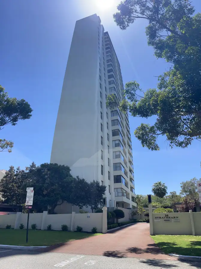 16 Kings Park Avenue