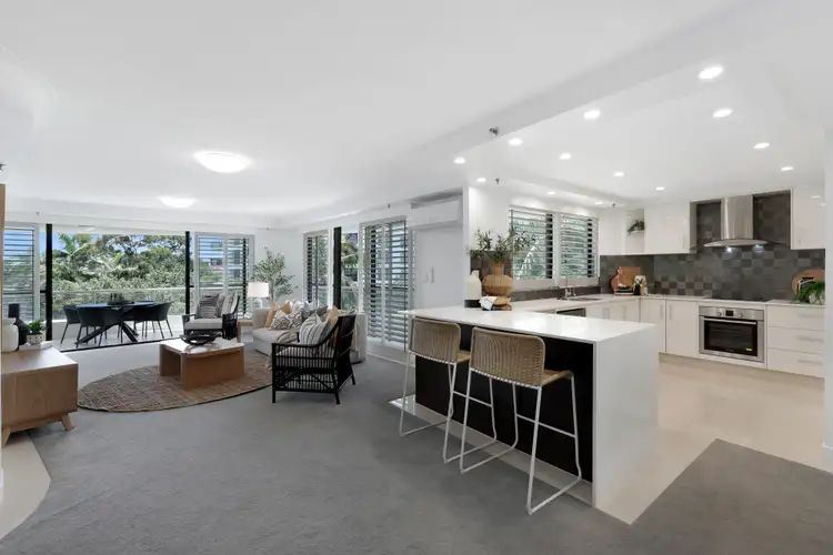 11/3 Cunningham Avenue, Main Beach QLD 4217