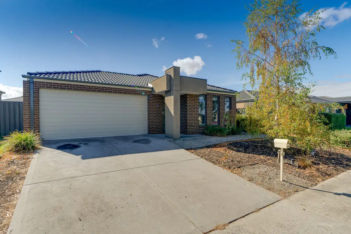 Main view of Homely house listing, 8 Bay Vista, Pakenham VIC 3810