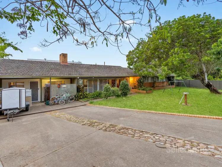 17 Stanley Street, North Booval QLD 4304