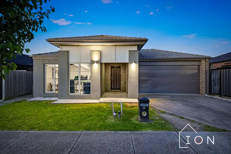 19 Corvette Avenue, Cranbourne East VIC 3977