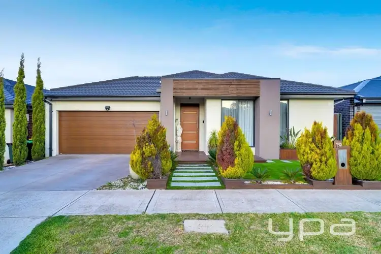 19 Straun Road, Mickleham VIC 3064