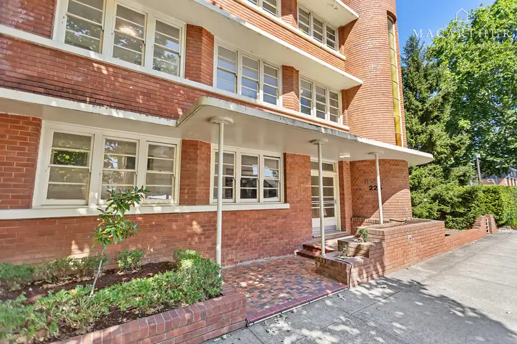 225 Tarcutta Street