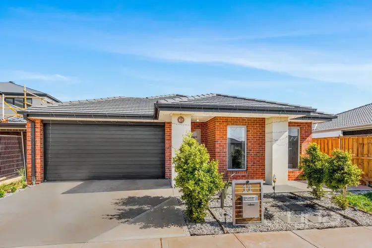 11 Stockport Crescent, Thornhill Park VIC 3335