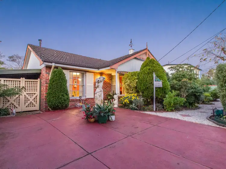 1 Lawn Court, Frankston VIC 3199