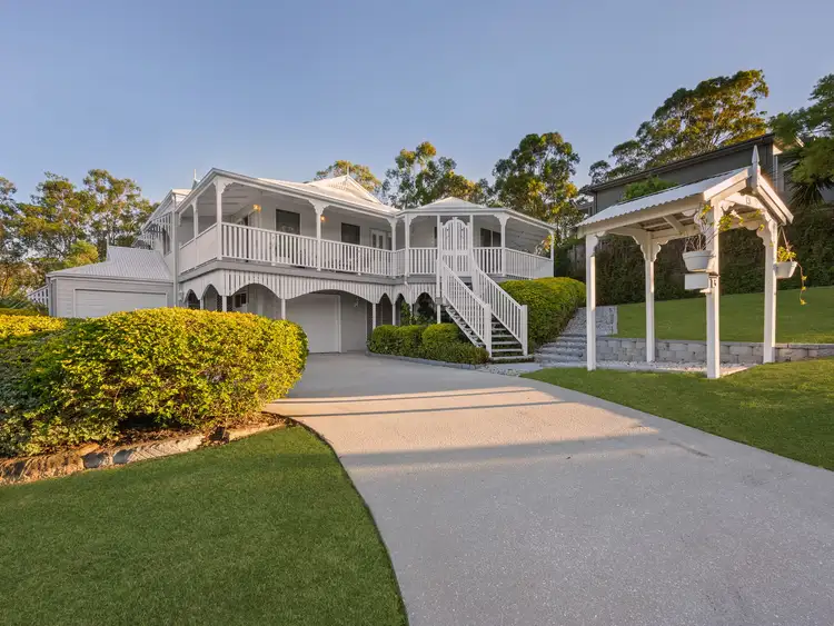 13 Rufous Crescent
