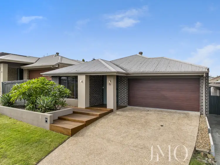 5 Collie Crescent