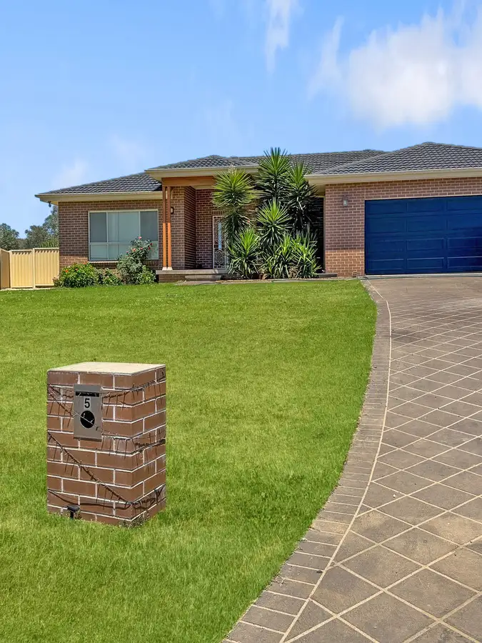 5 Waratah Close