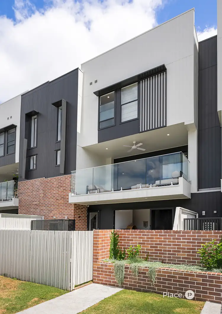 31 Woolworths Street