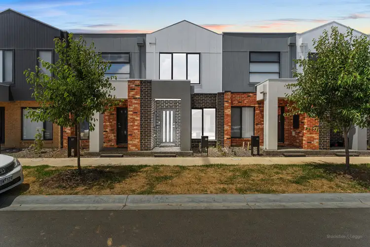 39 Cabo Circuit, Clyde North VIC 3978