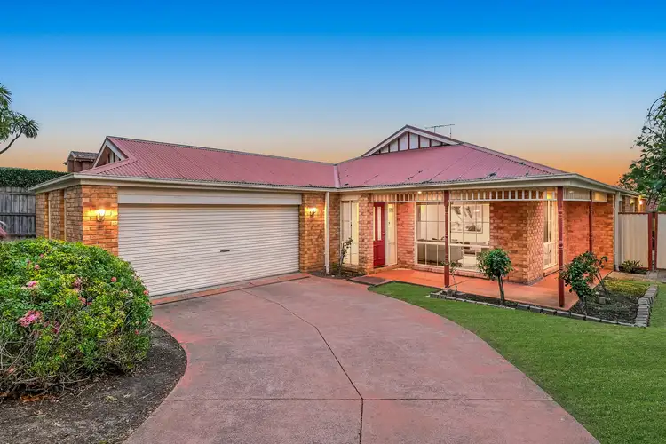 5 Fairholme Boulevard