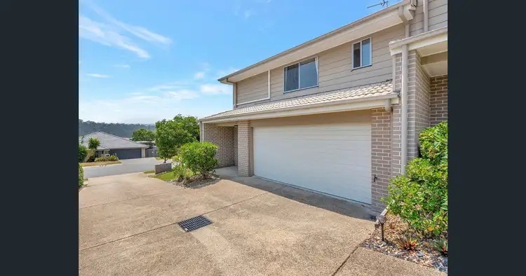 52 Hawkesbury Avenue