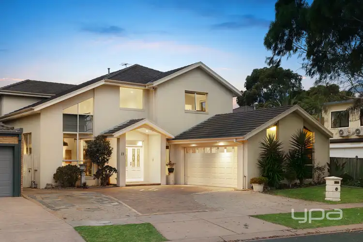 19 Lakeside Drive