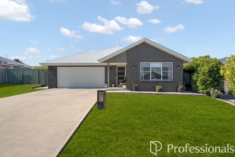 17 Lew Avenue, Eglinton NSW 2795