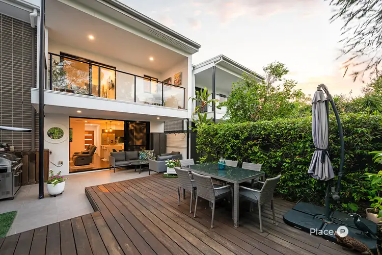 6 Tallowwood Street