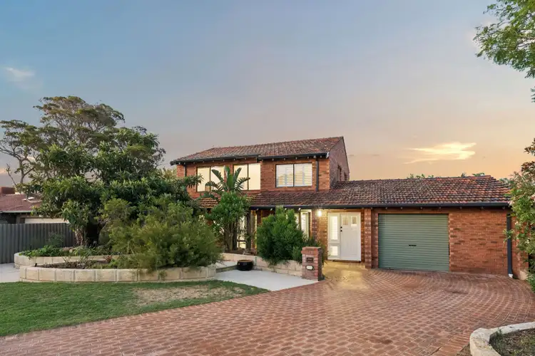 4 Lake Carine Gardens