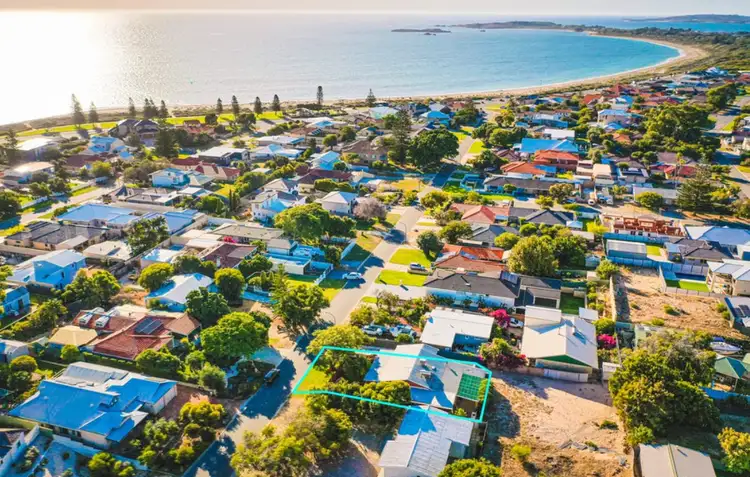 32A Gloucester Avenue