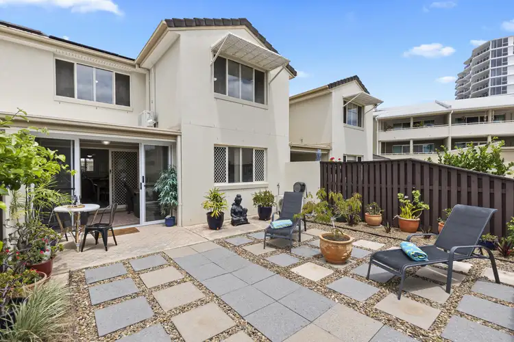 12 Promenade Avenue
