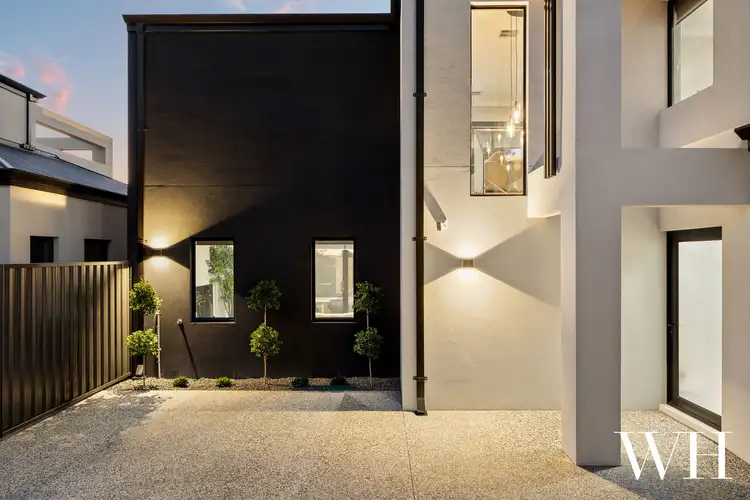 2 / 9 Santena Street