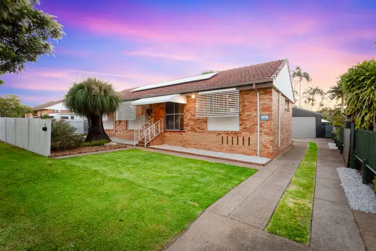2 Mitchell Street