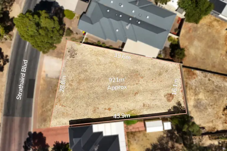 8 Strathaird Boulevard