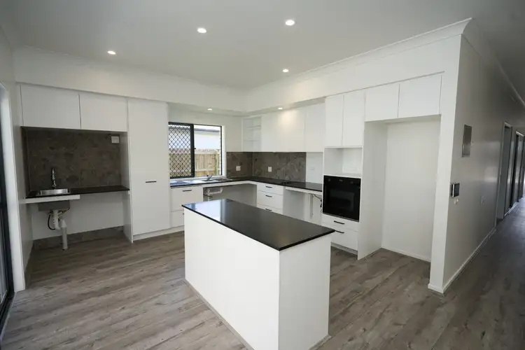 4 Silvertail Street