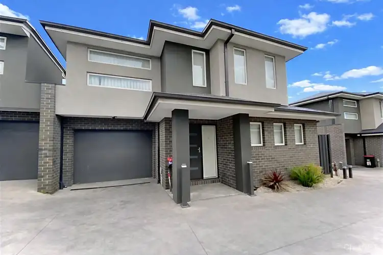 93 Rokewood Crescent