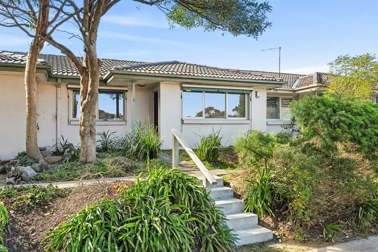 6 Coonara Avenue