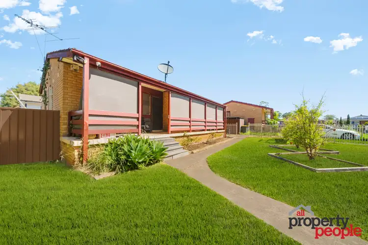 2 Boree Place