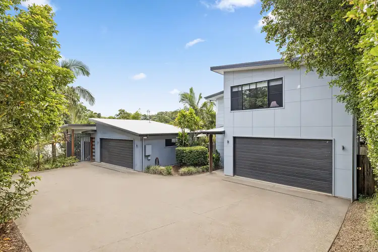 7 Red Berry Lane