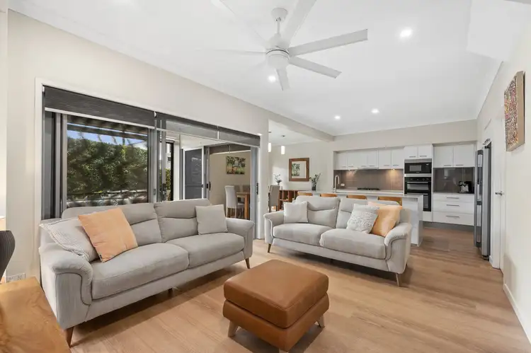 9 Lake Weyba Drive