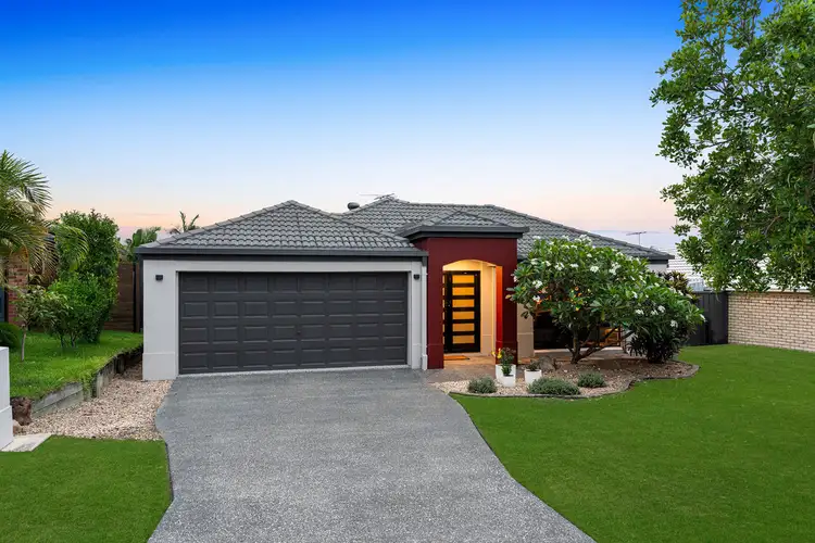7 Manor Crescent