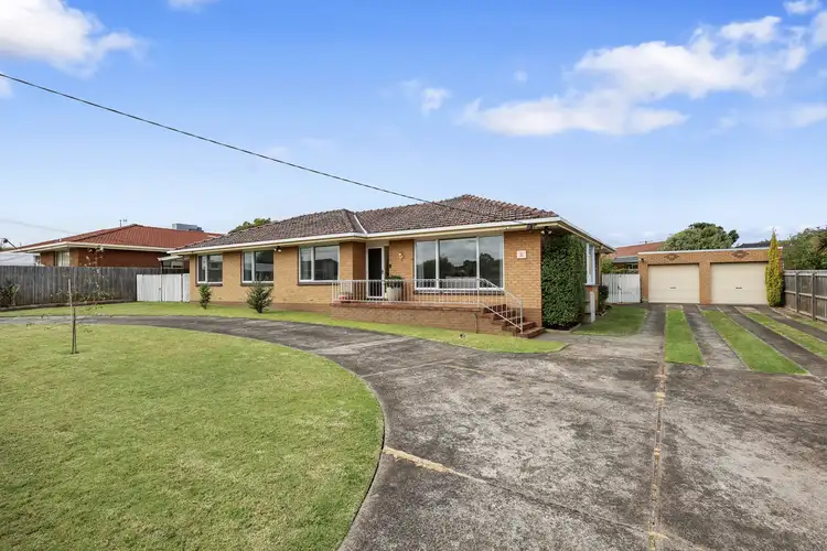 11 Sundale Road