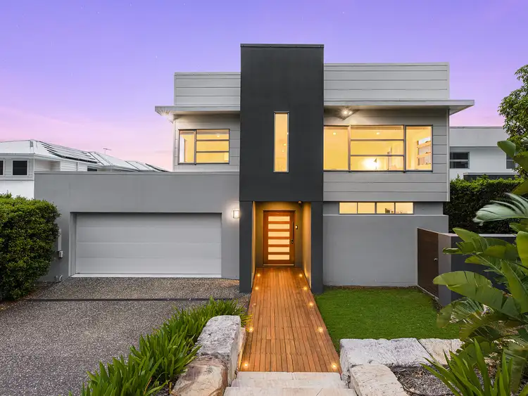 16 Sandringham Place