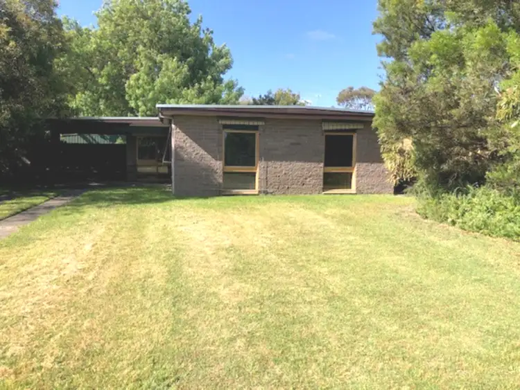 24 Jennifer Crescent