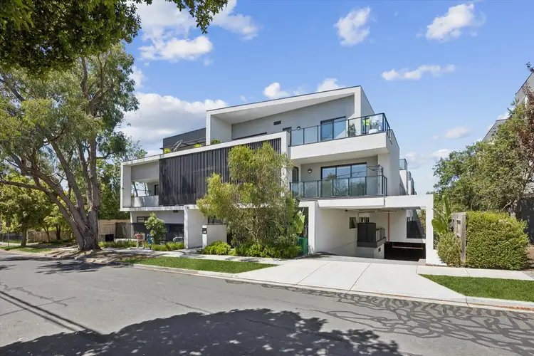 10 Churchill Street