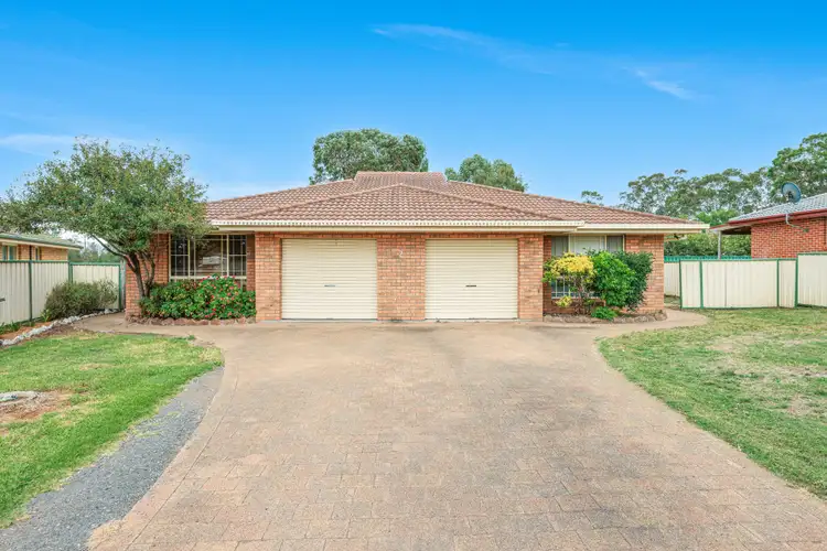 2 Honeysuckle Crescent