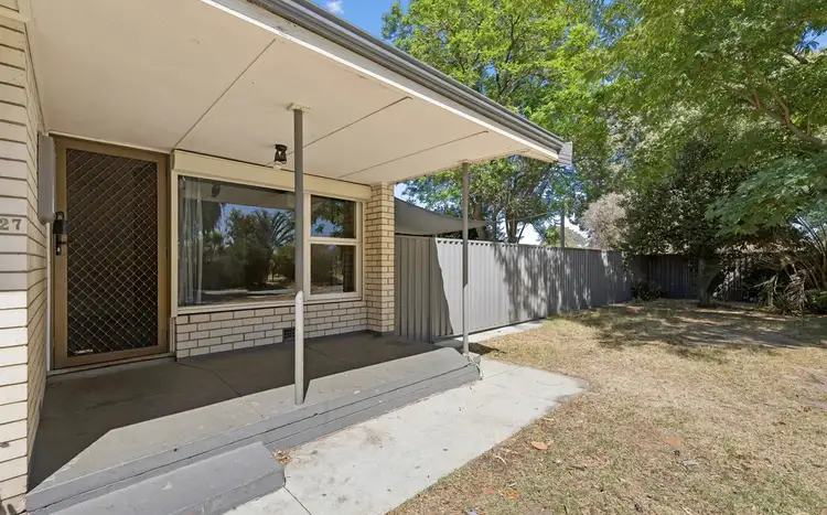 27 Willowmead Way