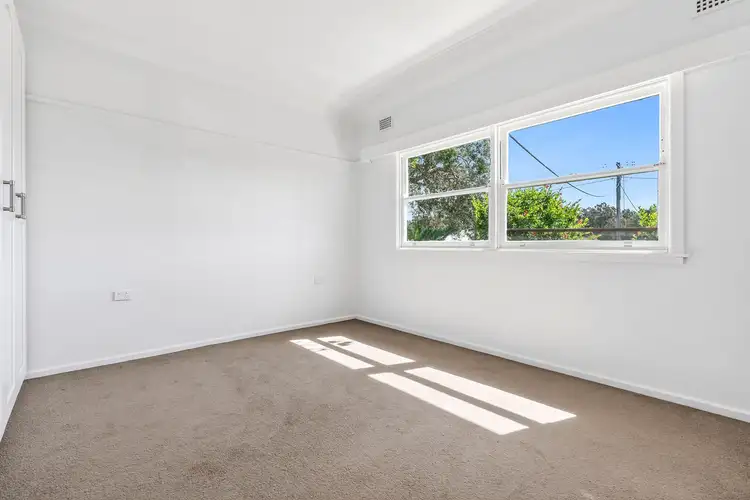 38 Lakeside Parade