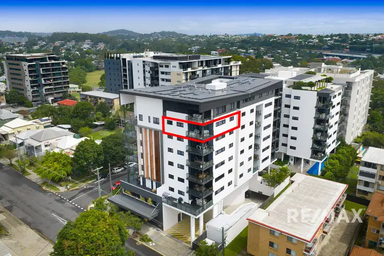 9 Flora Street