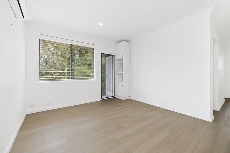 6 Wentworth Street,