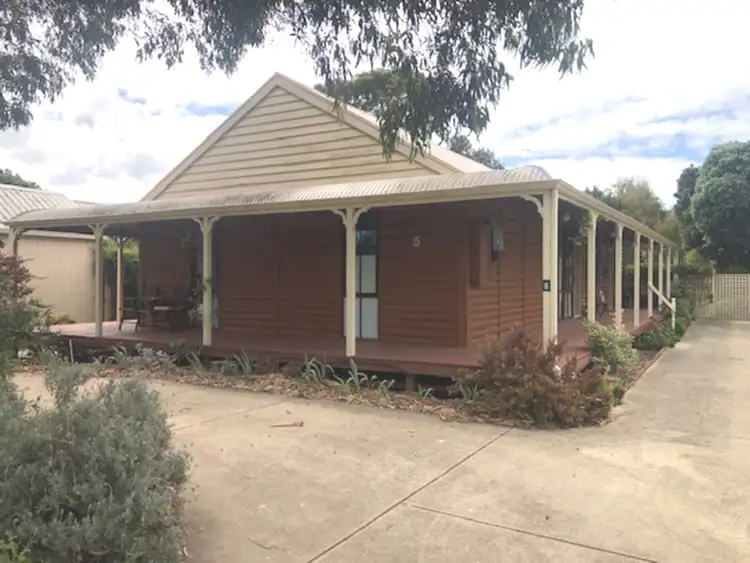 5 Elliot Court