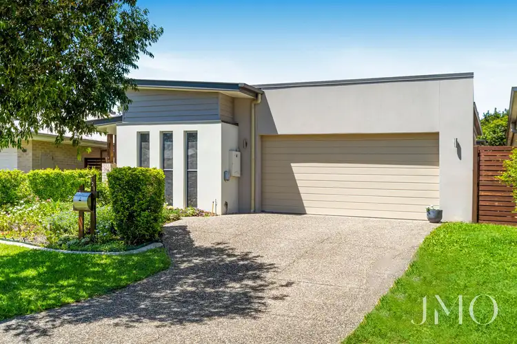 121 Brookside Circuit