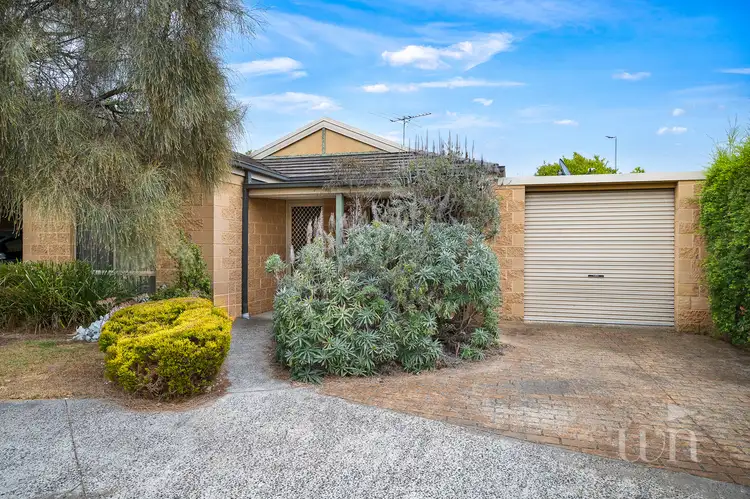 27 Eramosa Road East