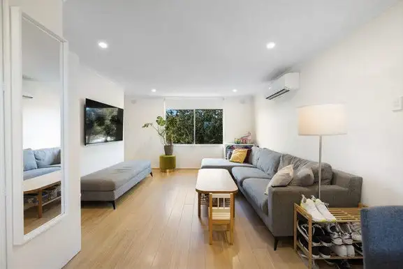 10 Kelvin Avenue