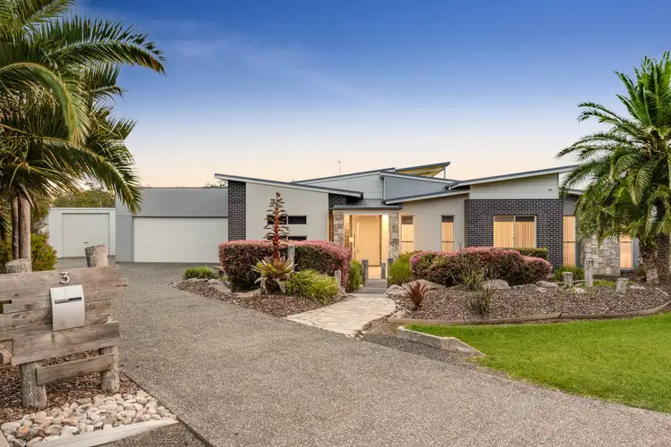 3 Elliot Close