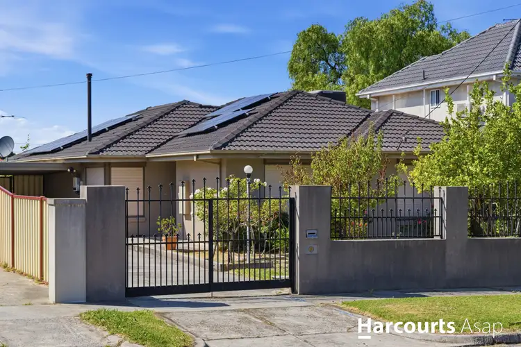 7 Jindabyne Avenue