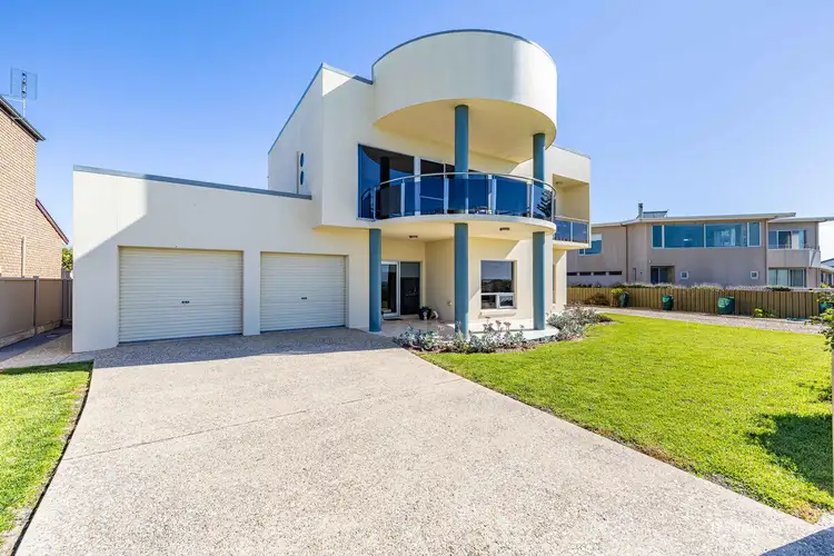 17 Beach Road