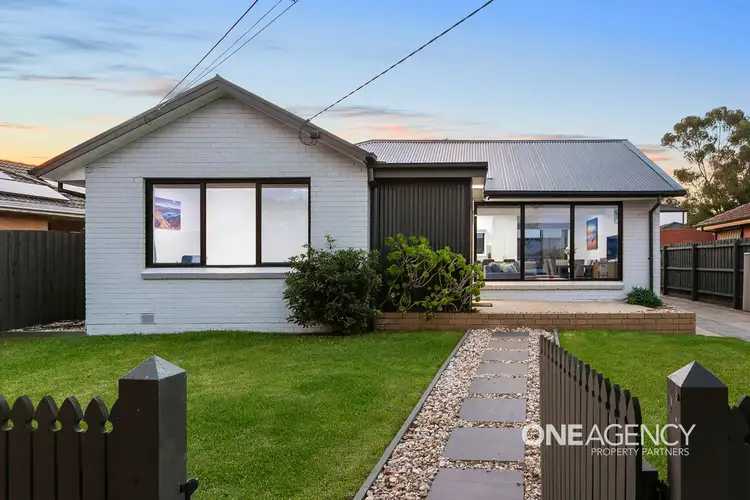 16 Kaye Crescent