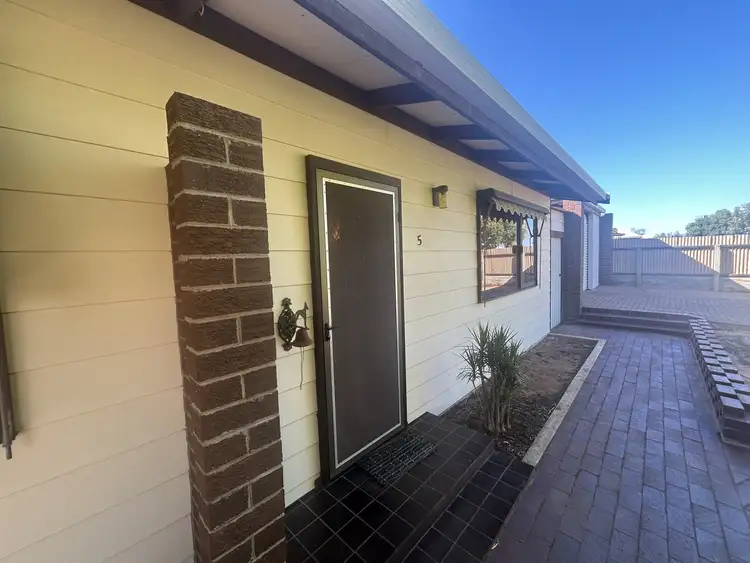 5 Leslie Street